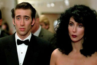 Due giovani Cher e Nicholas Cage